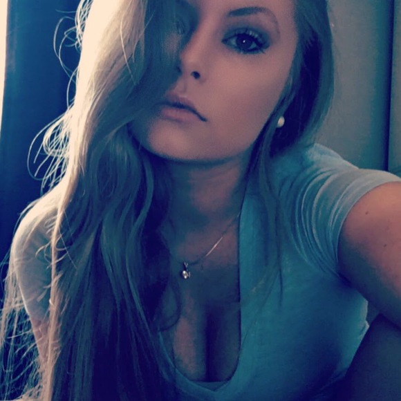 Meet your Posher, Danielle - Picture 1 of 1